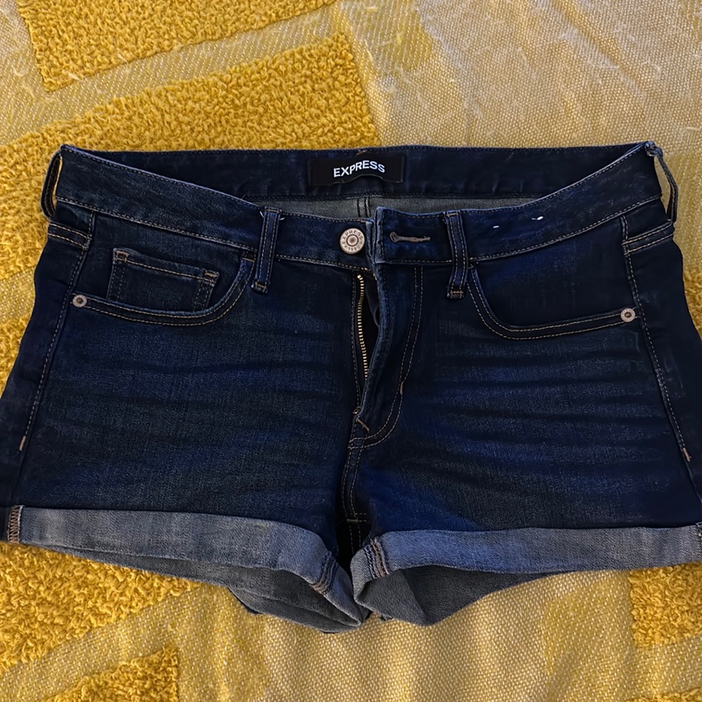 NWOT Express,women’s,6,stretchy,dark denim,cuffed, shortie, low rise jean shorts